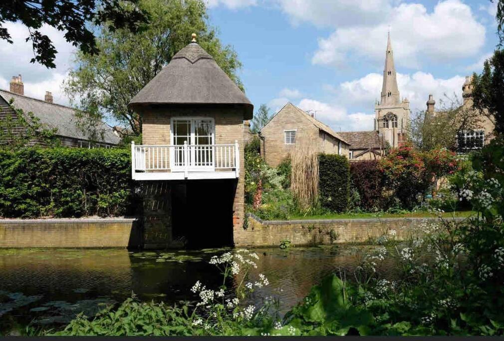 Historic Cambridgeshire Cottage Godmanchester Exteriör bild